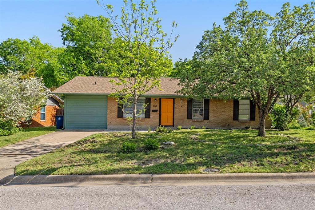 904 Aurora Circle
