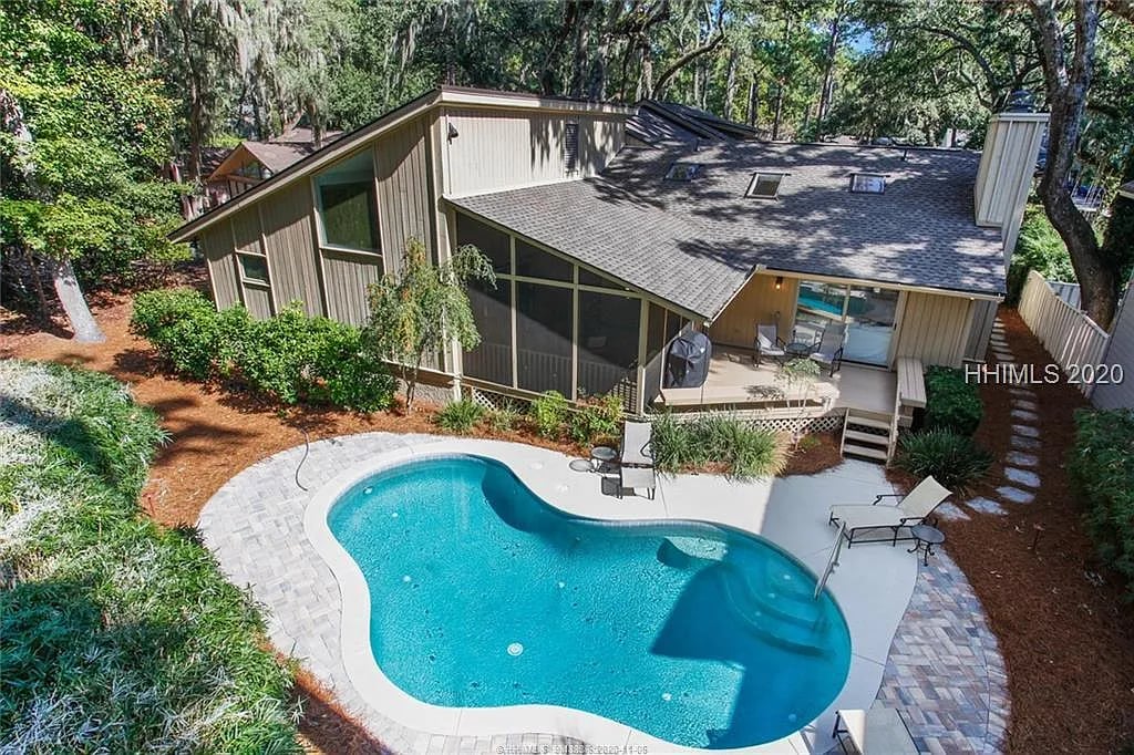 18 Gunnery Ln