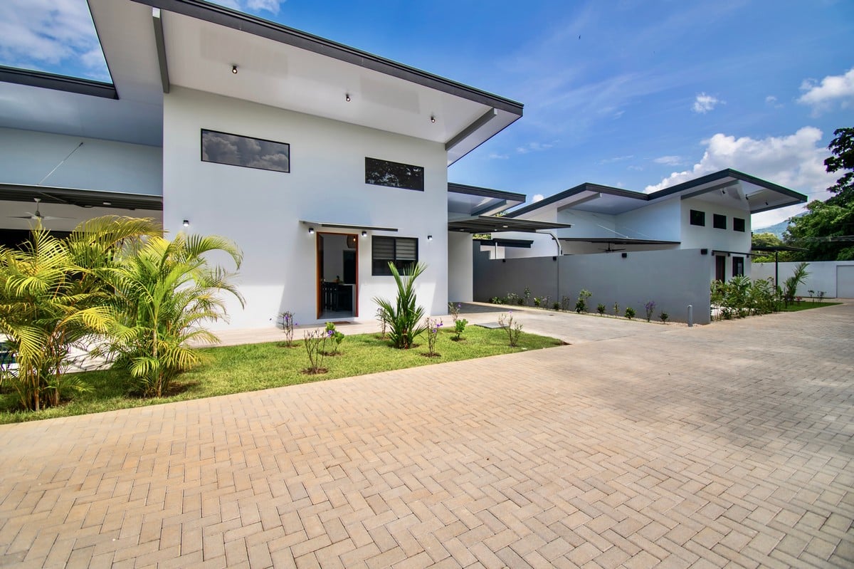 0.14 ACRES – 3 Bedroom Newly Built Modern Home Pool, Privacy, Only 5min Walk to the Beach!!!!