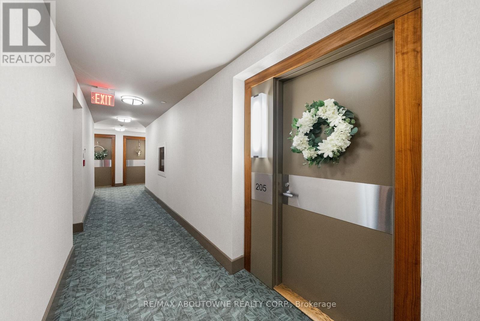 3500 Lakeshore Road W 205