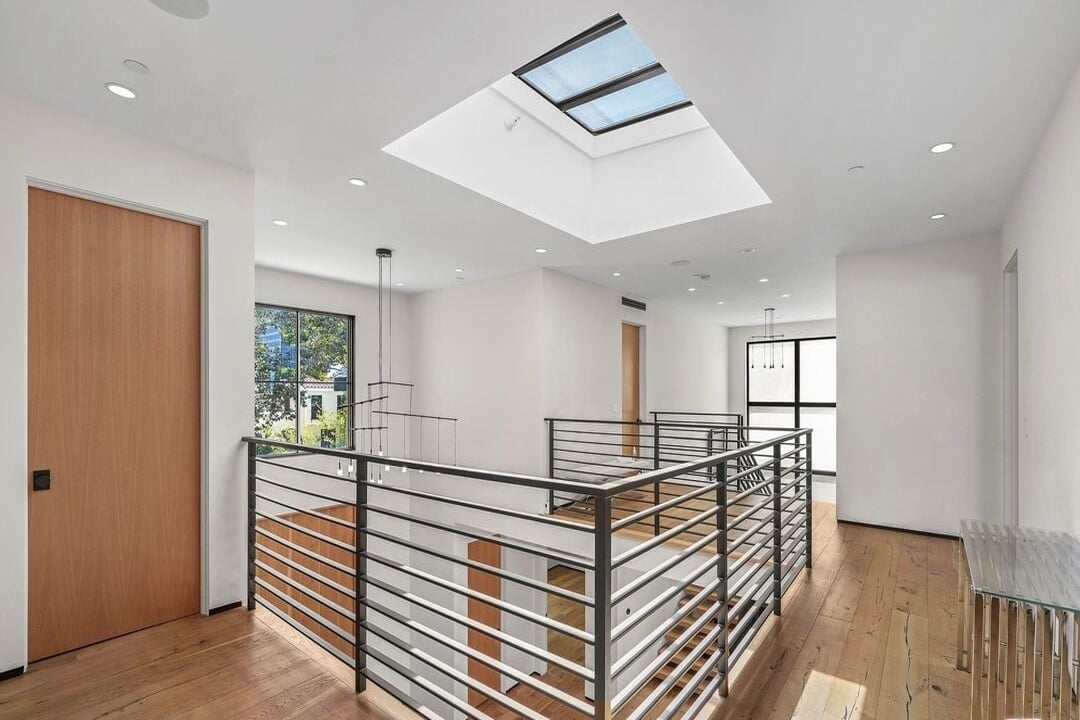 W 6th St, 90048