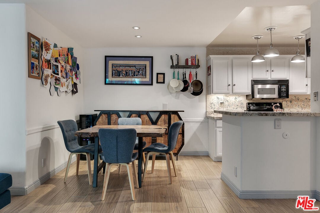 8535 W West Knoll Dr, #103