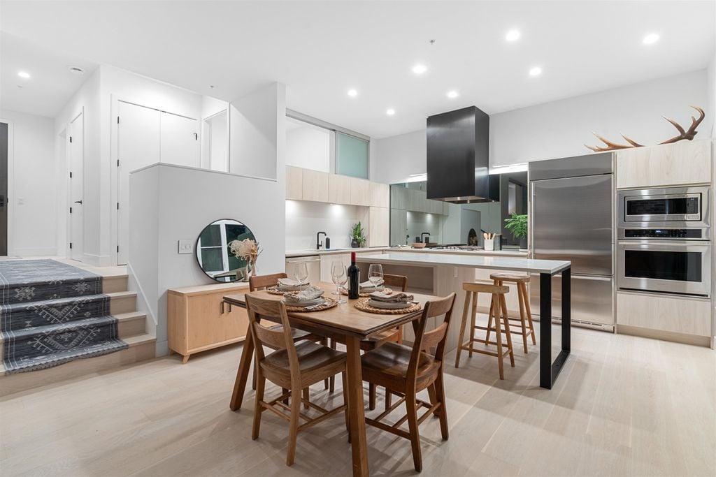 300 Salter St, #118