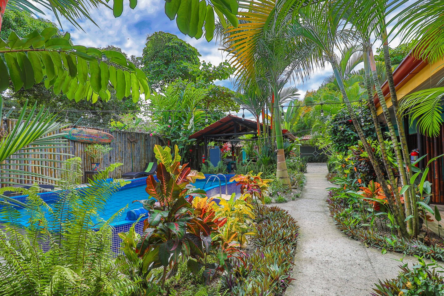 SUCCESSFUL BOUTIQUE HOTEL WITH OWNER’S HOME BY THE BEACH IN UVITA