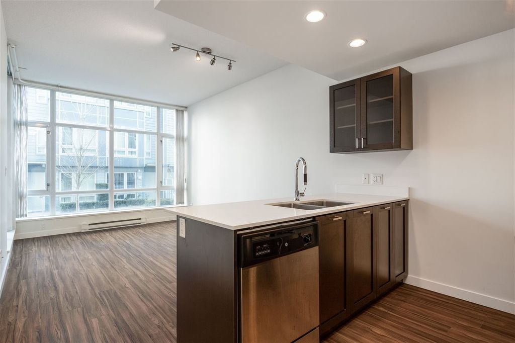 4888 Nanaimo St, #203