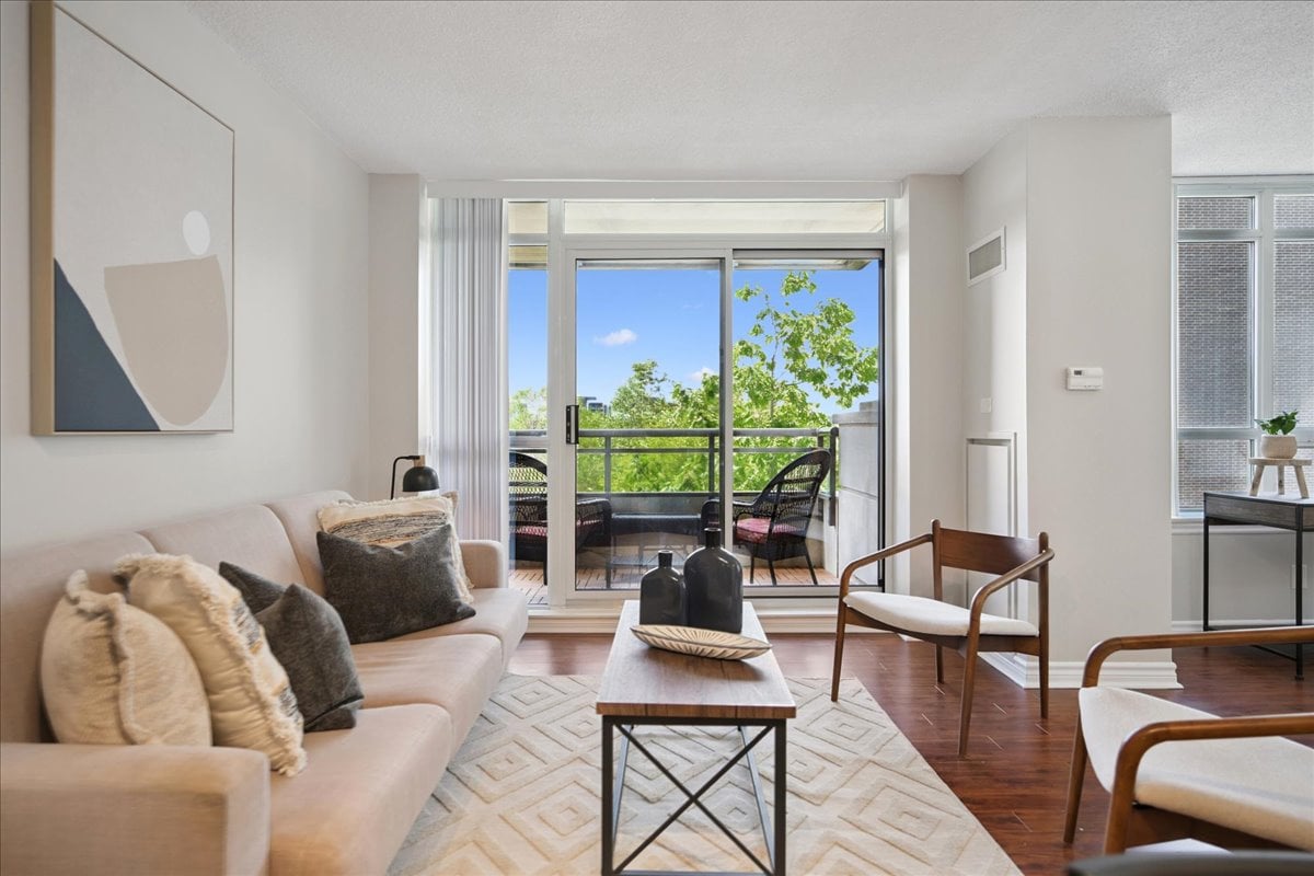 Bright and Spacious Corner Unit