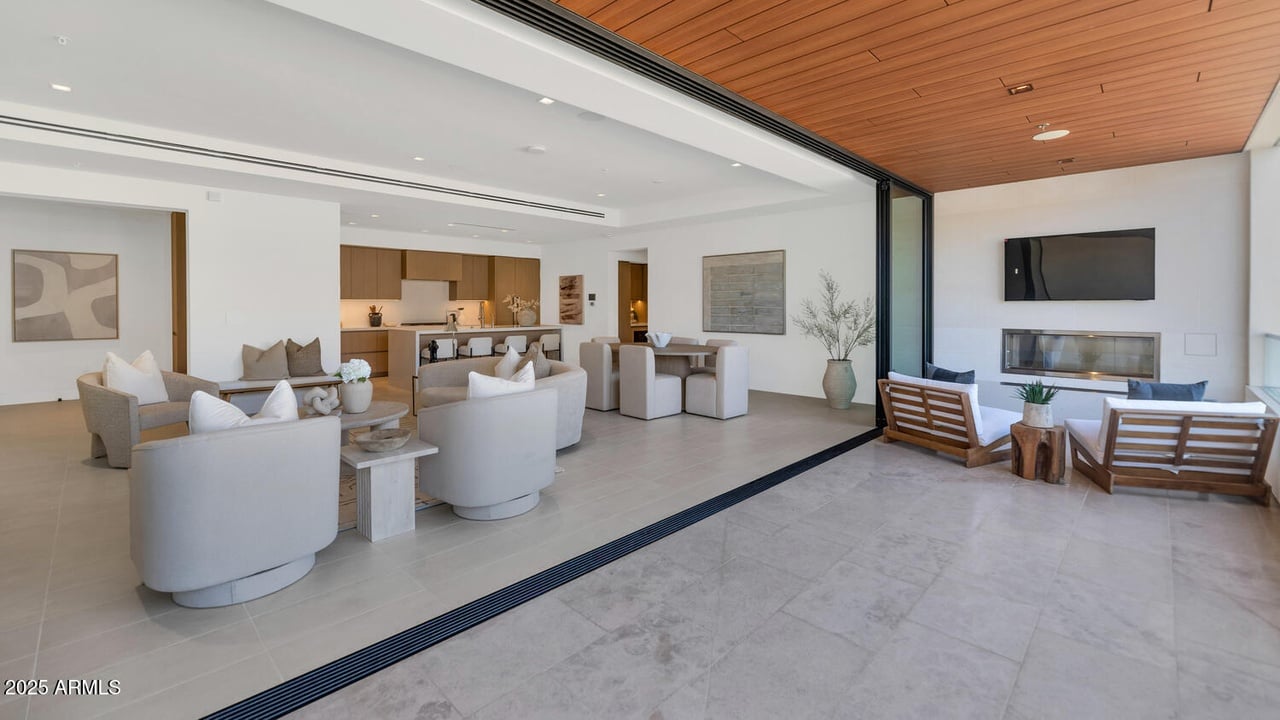 6587 N Palmeraie Blvd, #2007