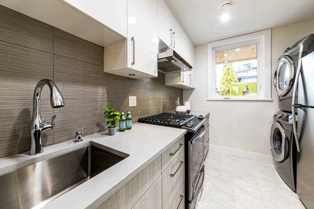 339 W 26th St