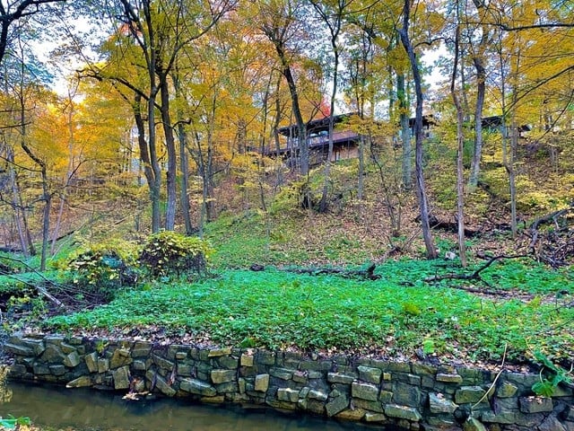 334 Circle Lane in Lake Forest
