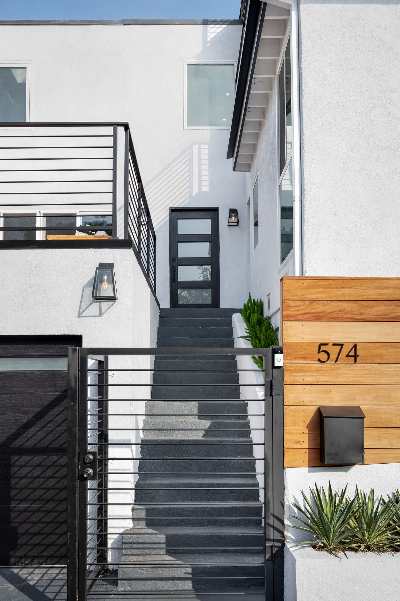 574 Mount Holyoke Ave