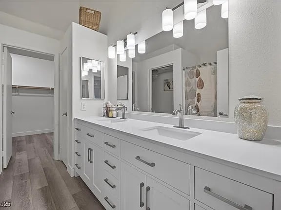 5000 Red Rock Unit: 240