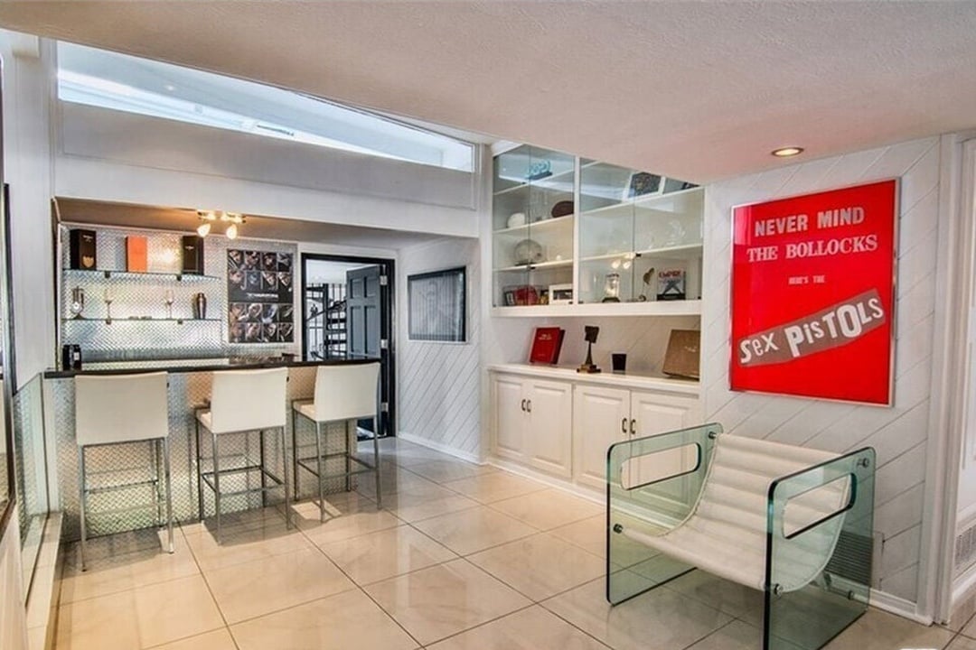 Evercrest Pavilion, Mulholland Dr, 90046