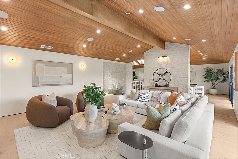 3080 Country Club Dr
