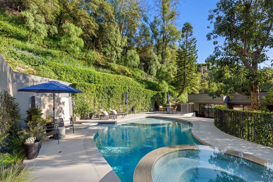 Luxe Oasis