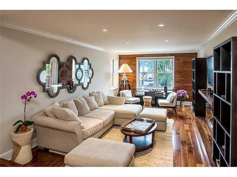 25 W Elm St