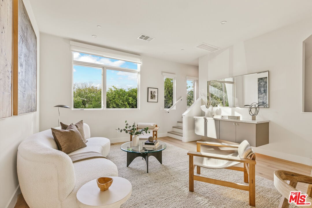 3230 S Barrington Ave