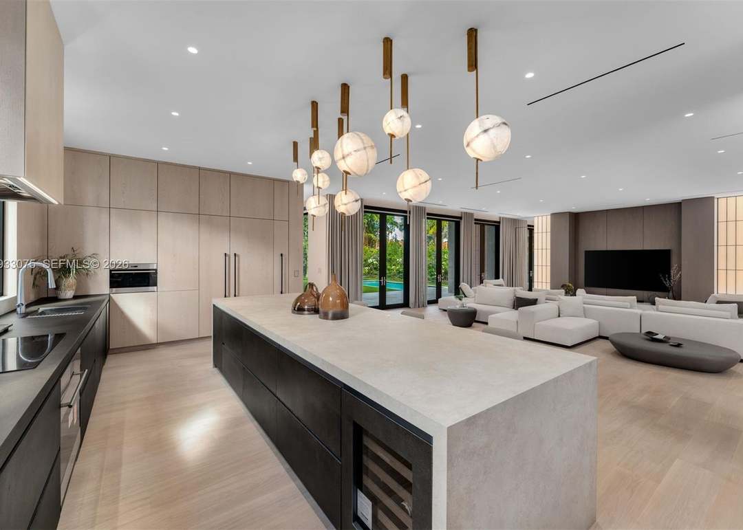 661 Melaleuca Ln
