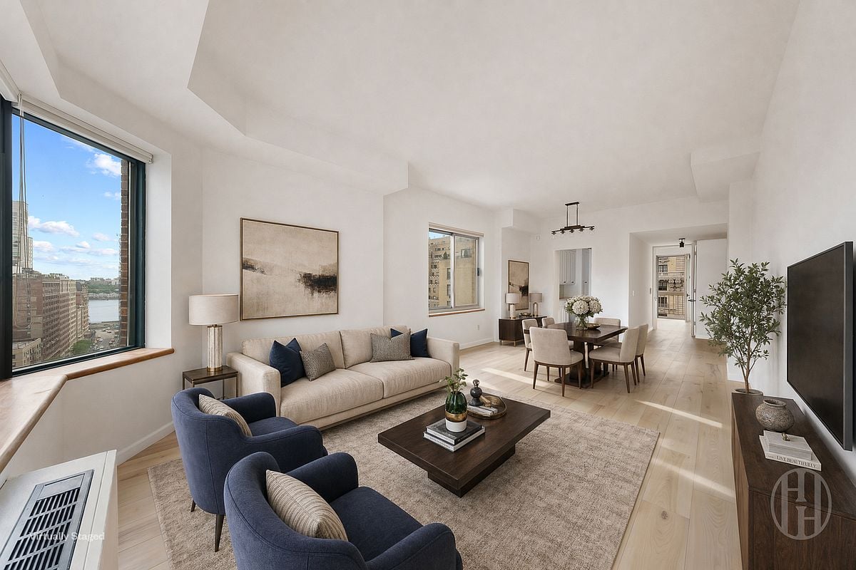 201 W 72nd Street 16E