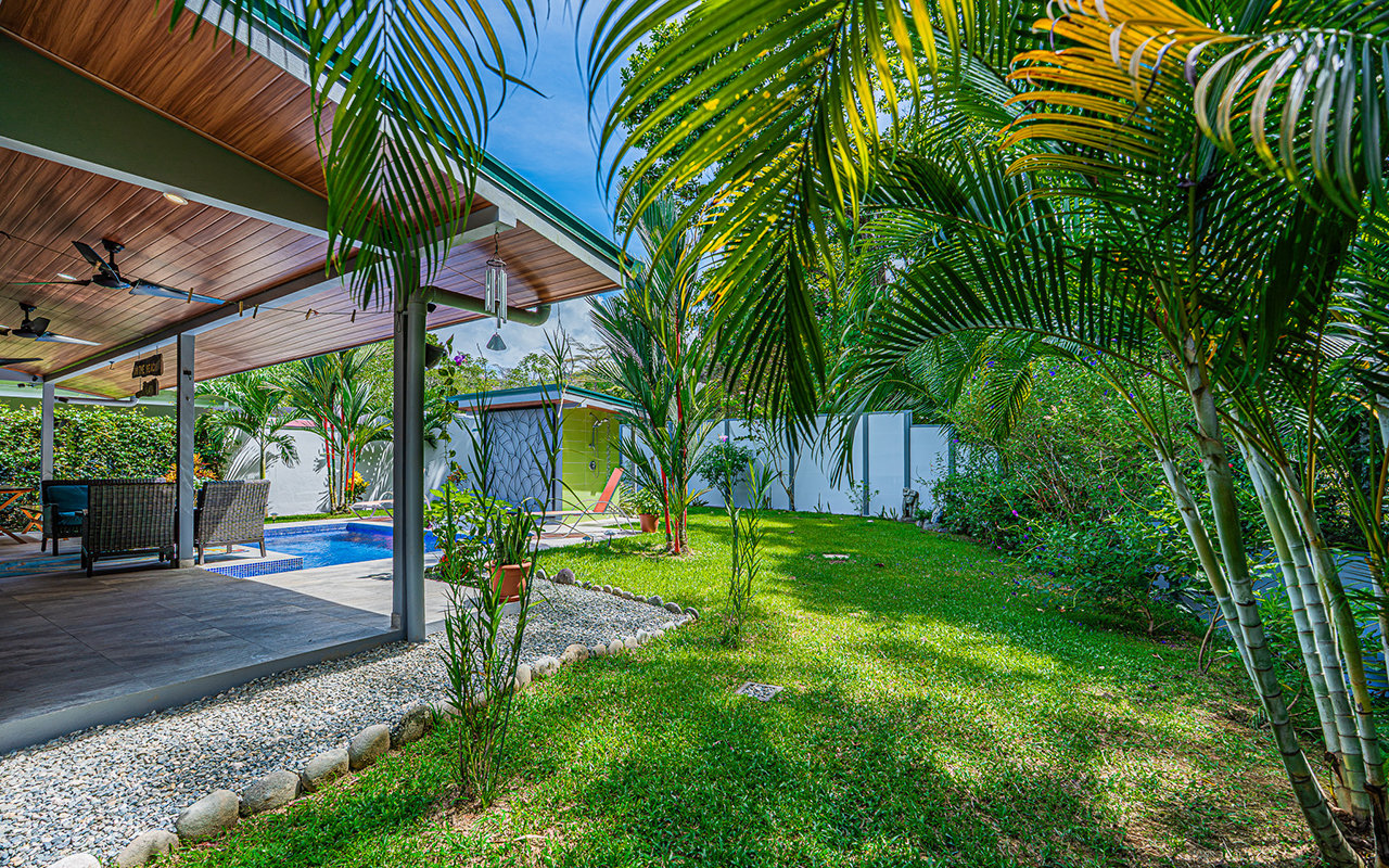Home Near Downtown Uvita with Private Forest and Creek