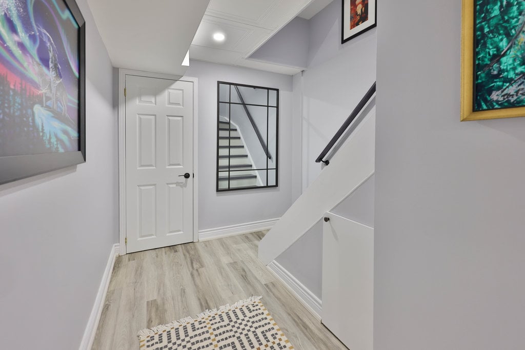 TH21-1385 Lakeshore Rd W 