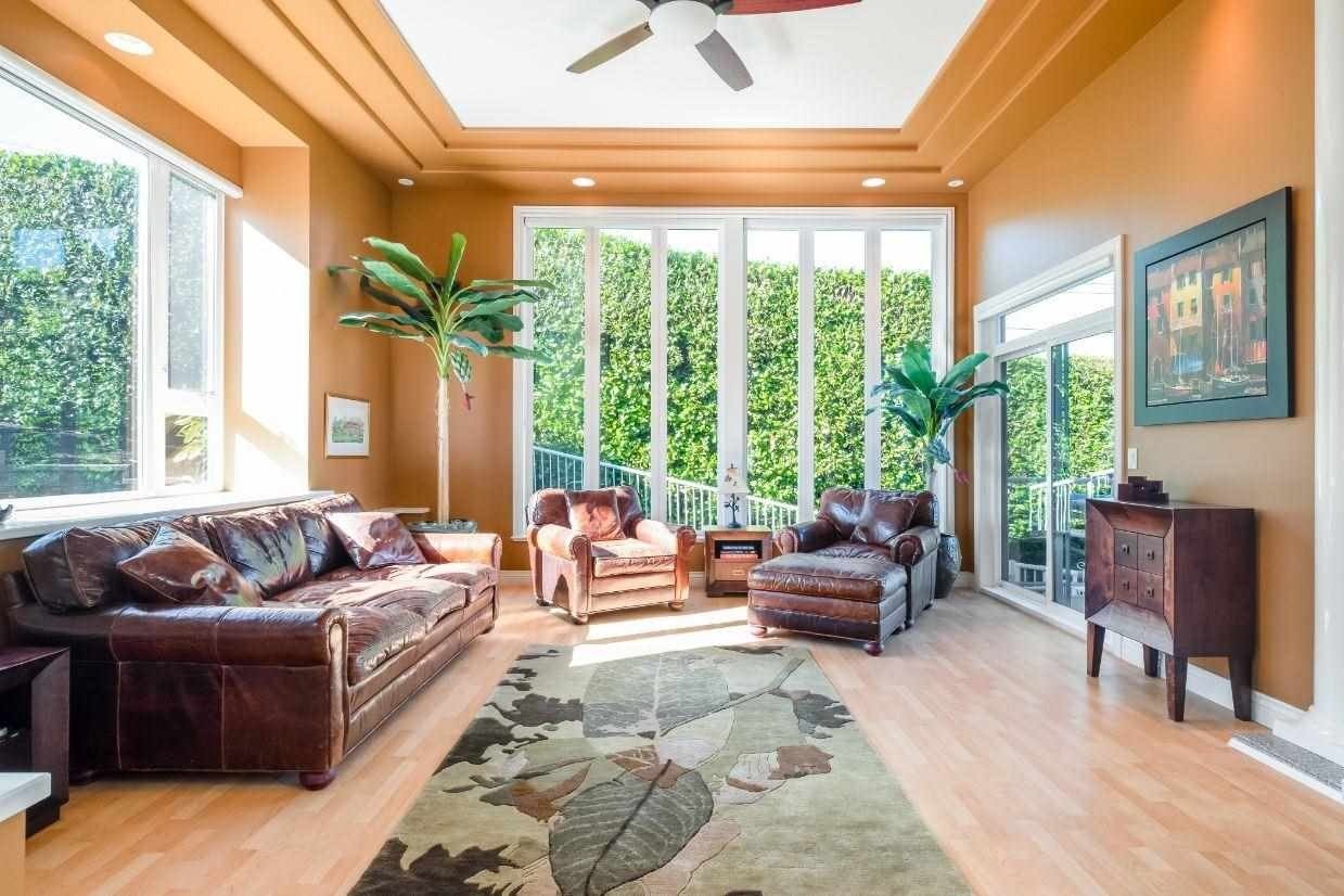 386 Beachview Dr
