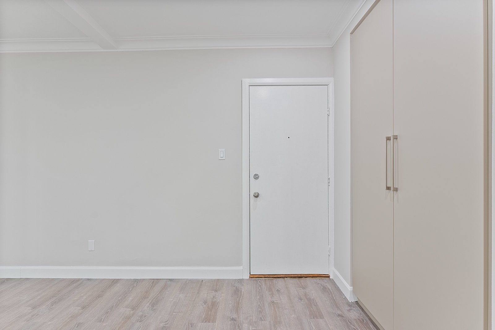 24 Shallmar Boulevard 311, Toronto C04 Unit: 311