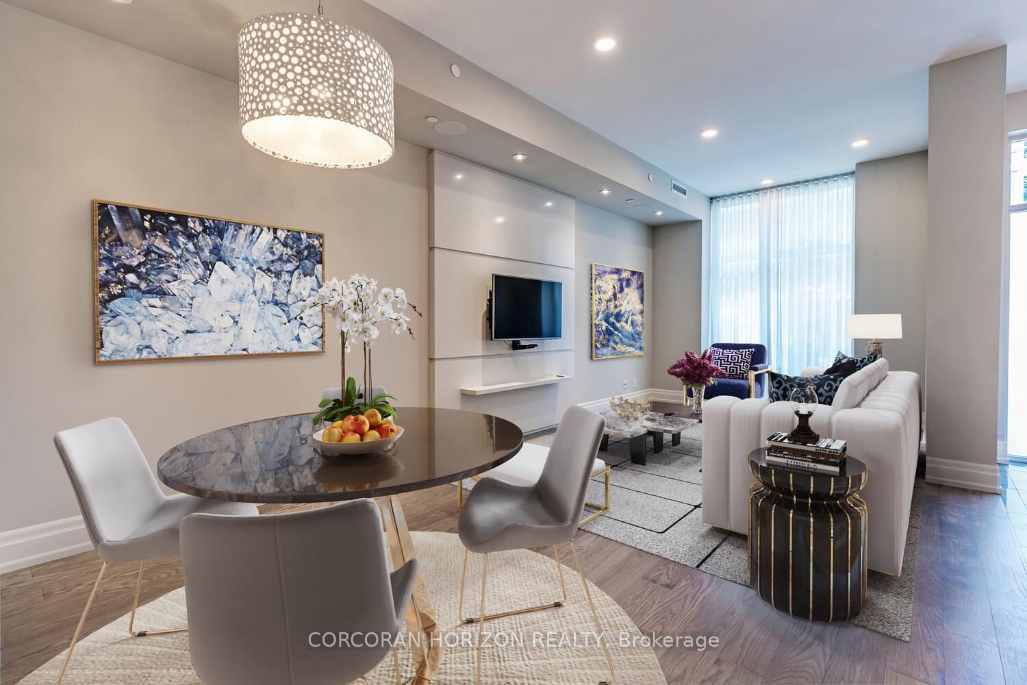 GRAND TOWNHOUSE IN THE ANNEX