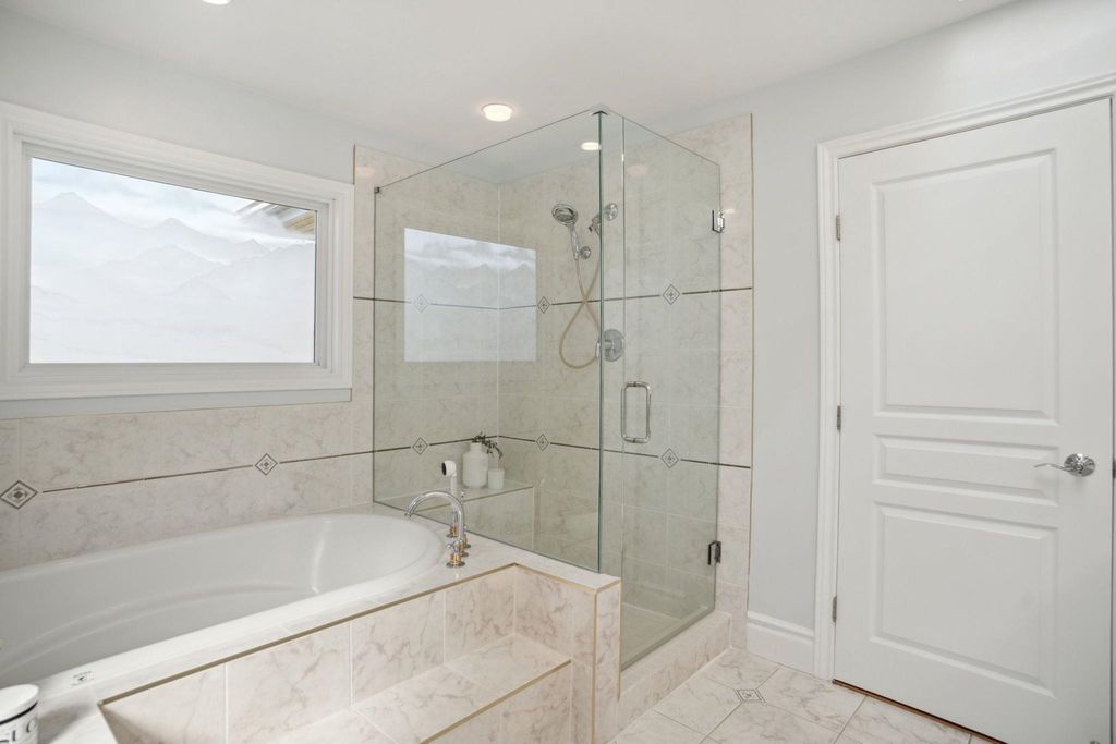 116 W 46th Ave