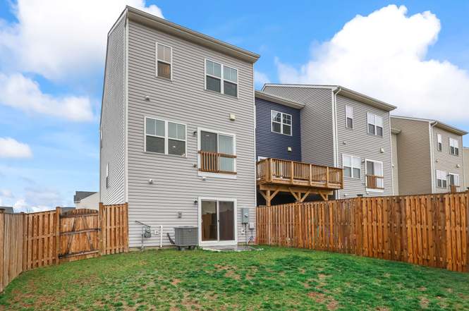492 Parkland Dr