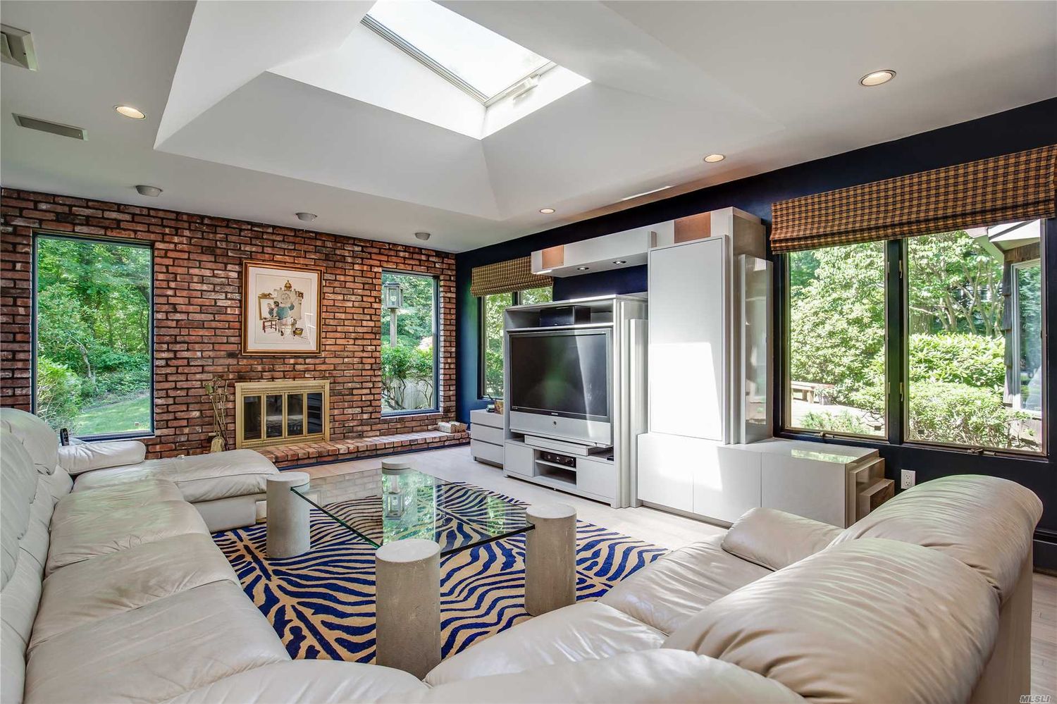 3 Weaver Ln