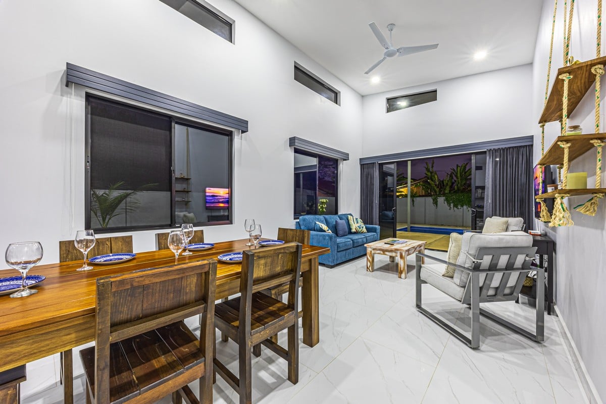 0.12 ACRES – 3 Bedrooms Newly Built Modern Home, With Pool & Privacy, Only 4min to the Beach!!!