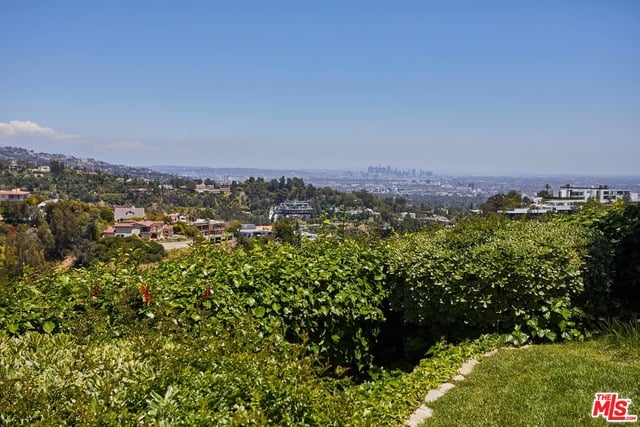 1070 Somera Rd