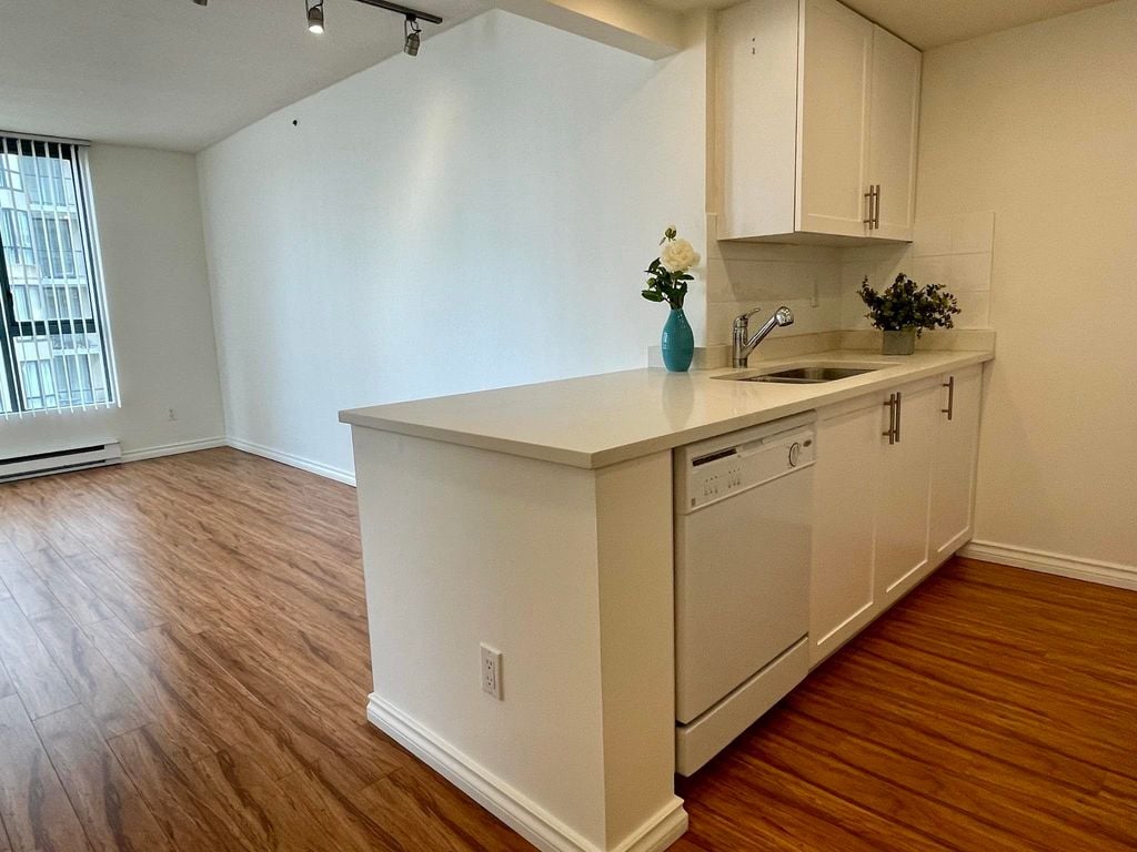 828 Agnes St, #605