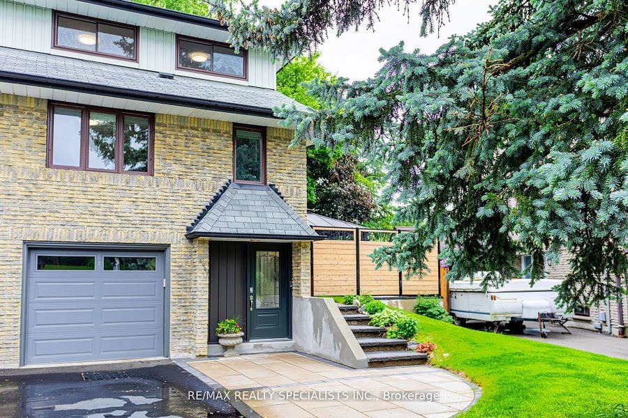 6941 Cherbourg Gardens