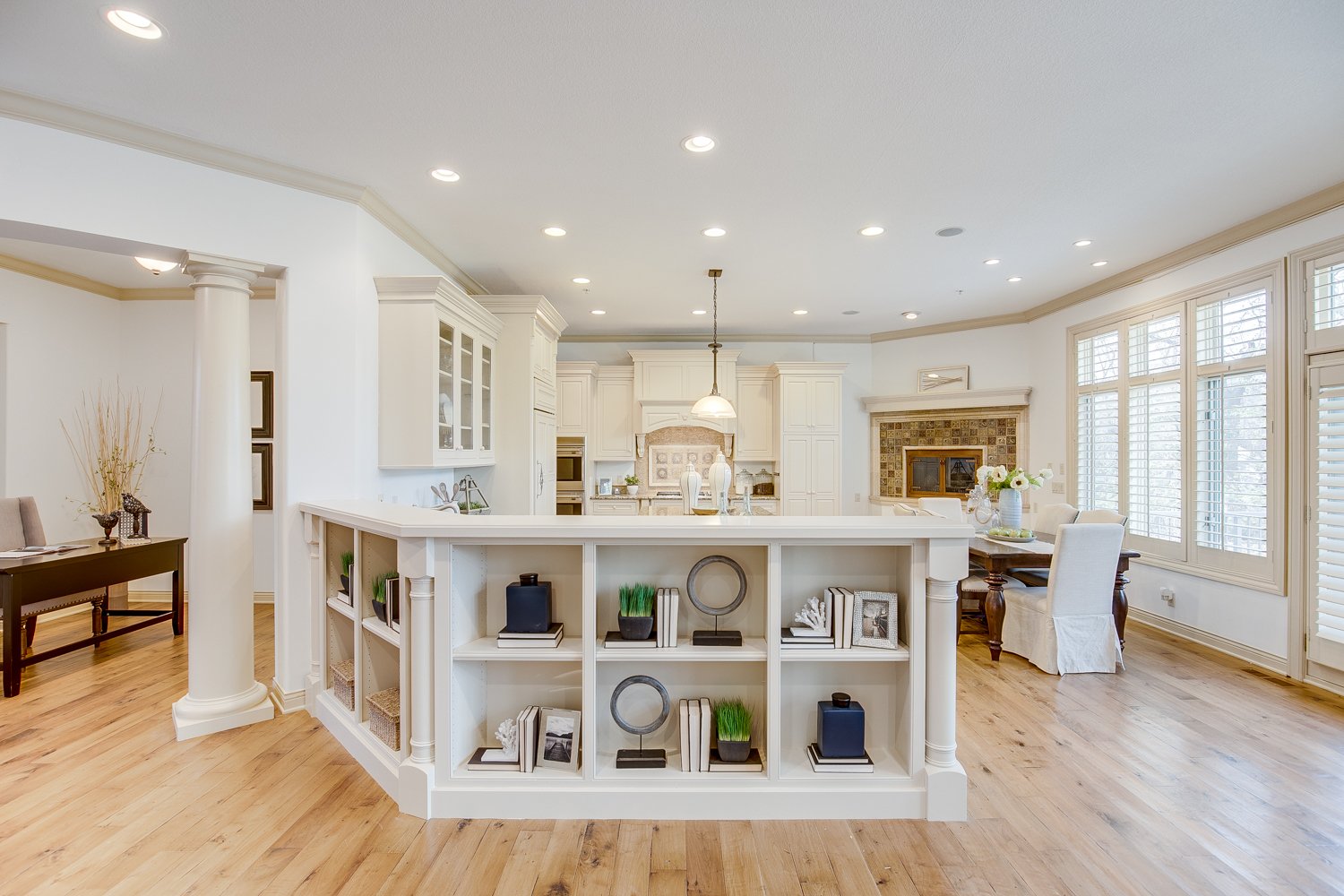 Luxurious Walkout End-Unit in Private Setting