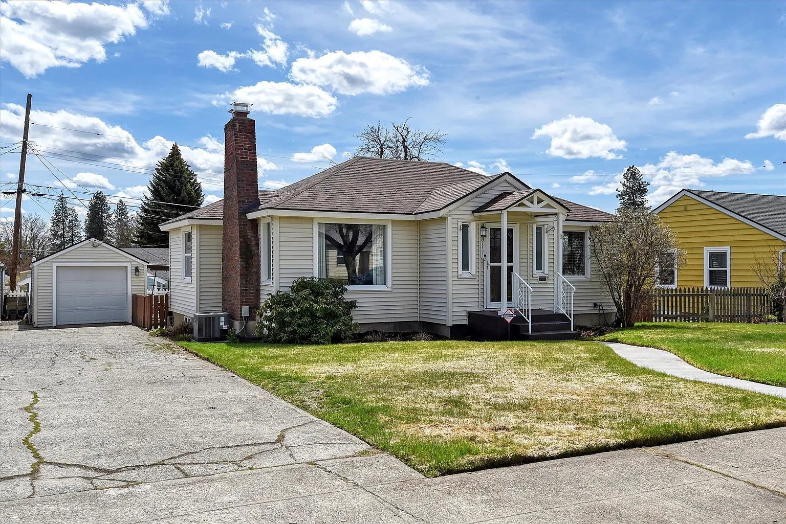 2421 W Upton Ave