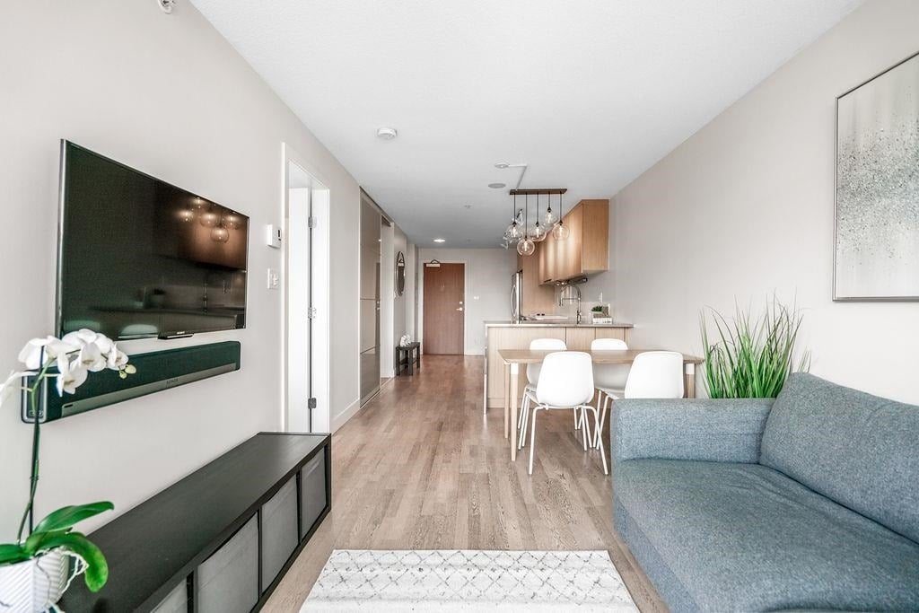250 E 6th Ave, #469