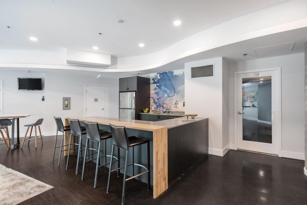 501 Pacific St, #402