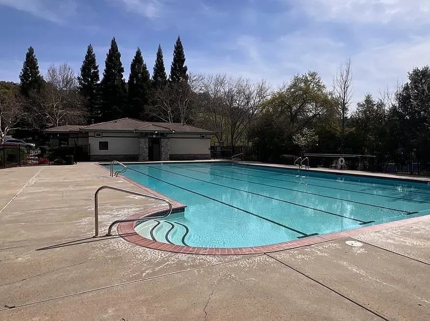 2200 Red Hawk Ct