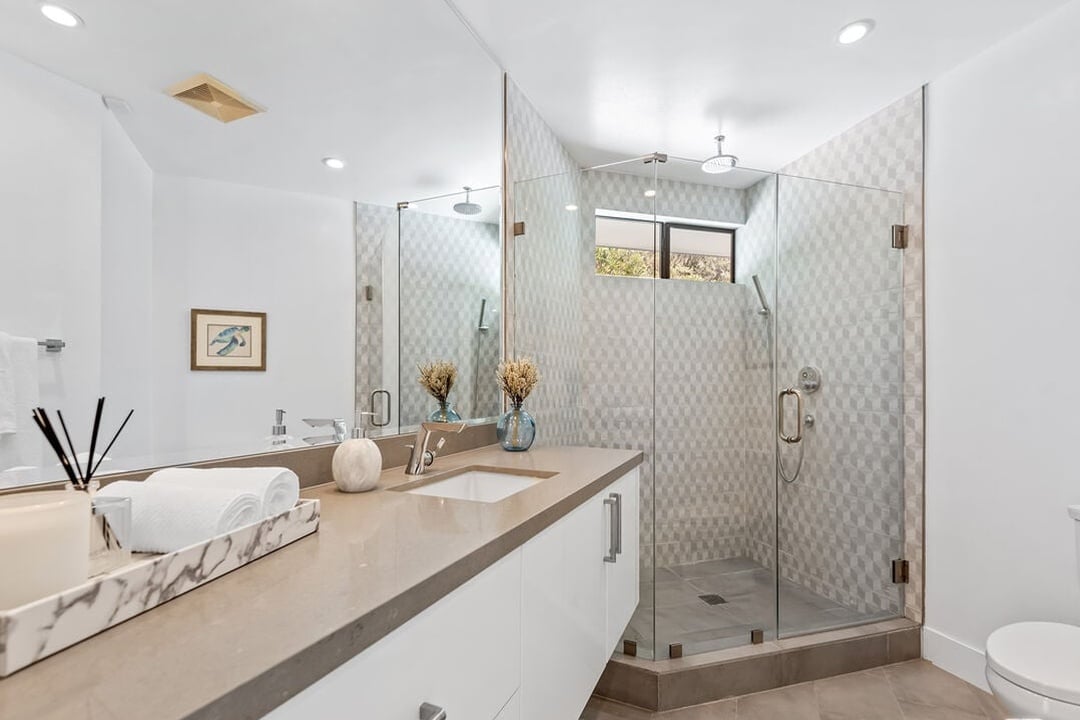 Atlas Manor, Mount Olympus Dr, 90046