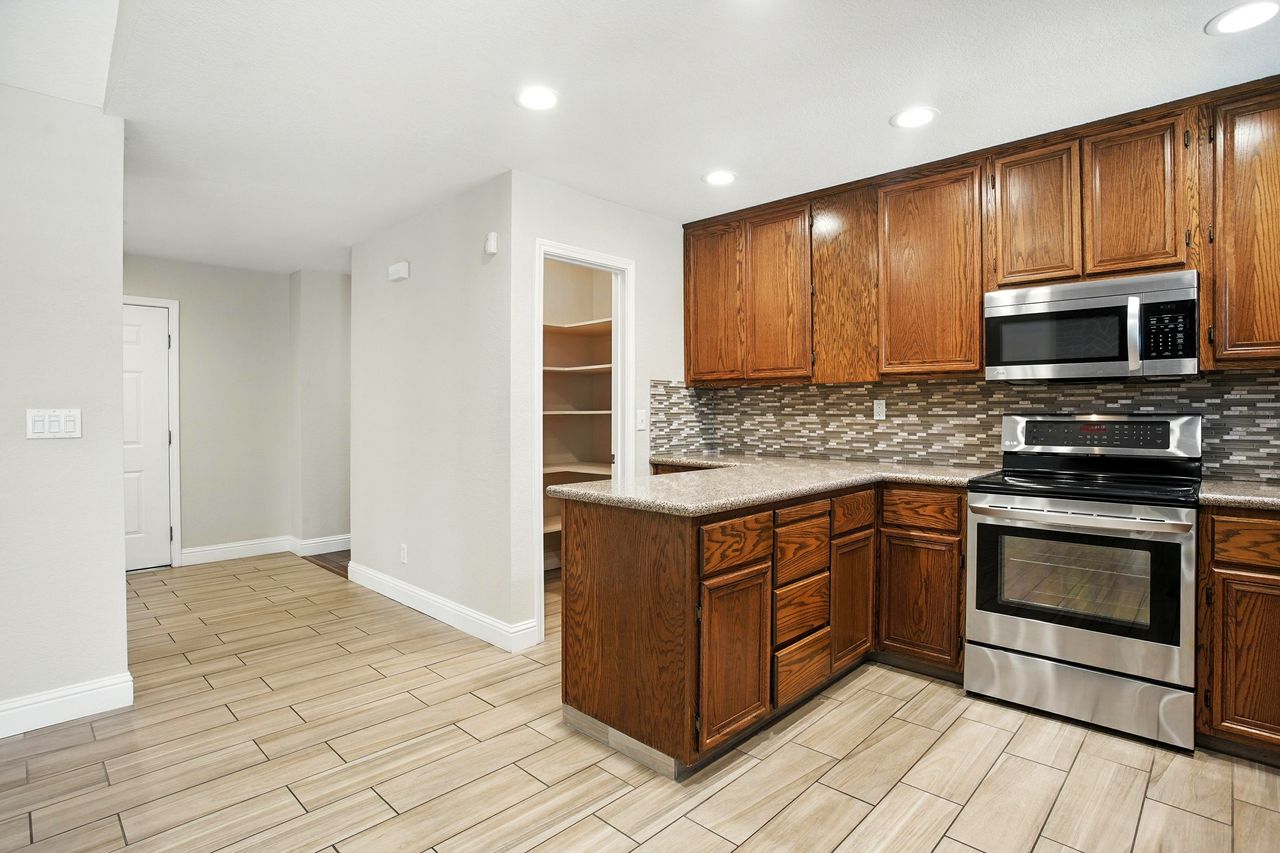 Great Custom Home in Galt! 