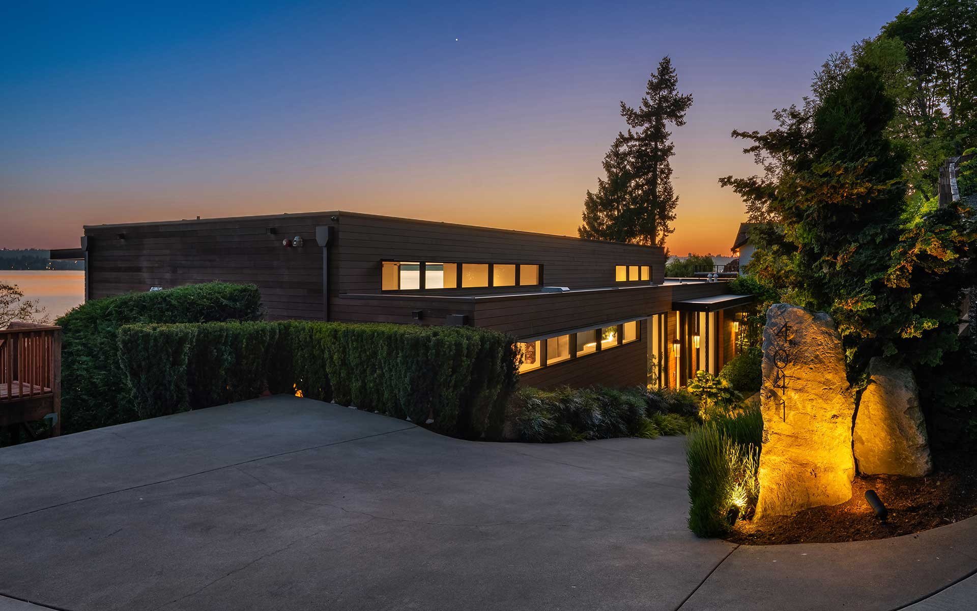 An Extraordinary Expression of Modern Waterfront Living on Mercer Island