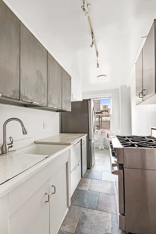 800 West End Avenue #14 E