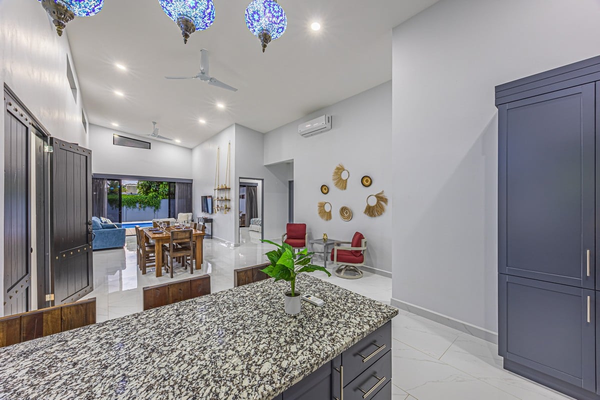 0.12 ACRES – 3 Bedrooms Newly Built Modern Home, With Pool & Privacy, Only 4min to the Beach!!!