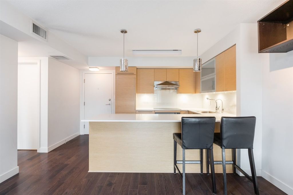 635 W 3rd Ave, #406