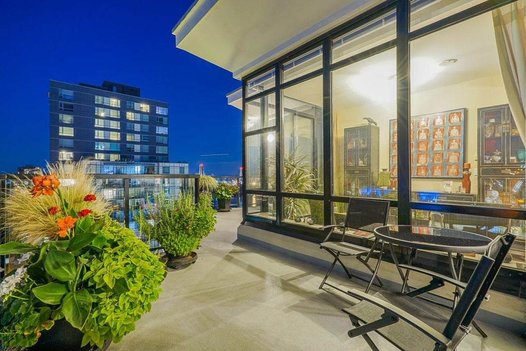 610 Victoria St, #2102