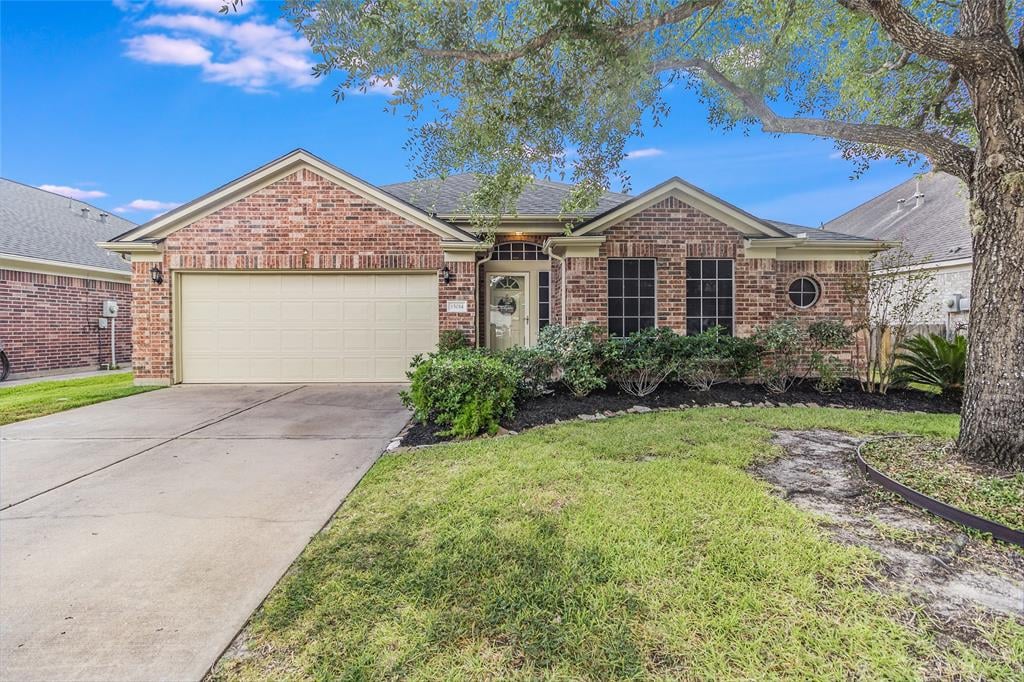 15014 Magnoliabough Pl