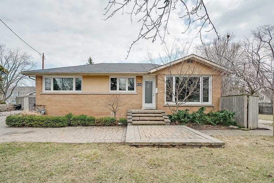 616 Parkside Dr