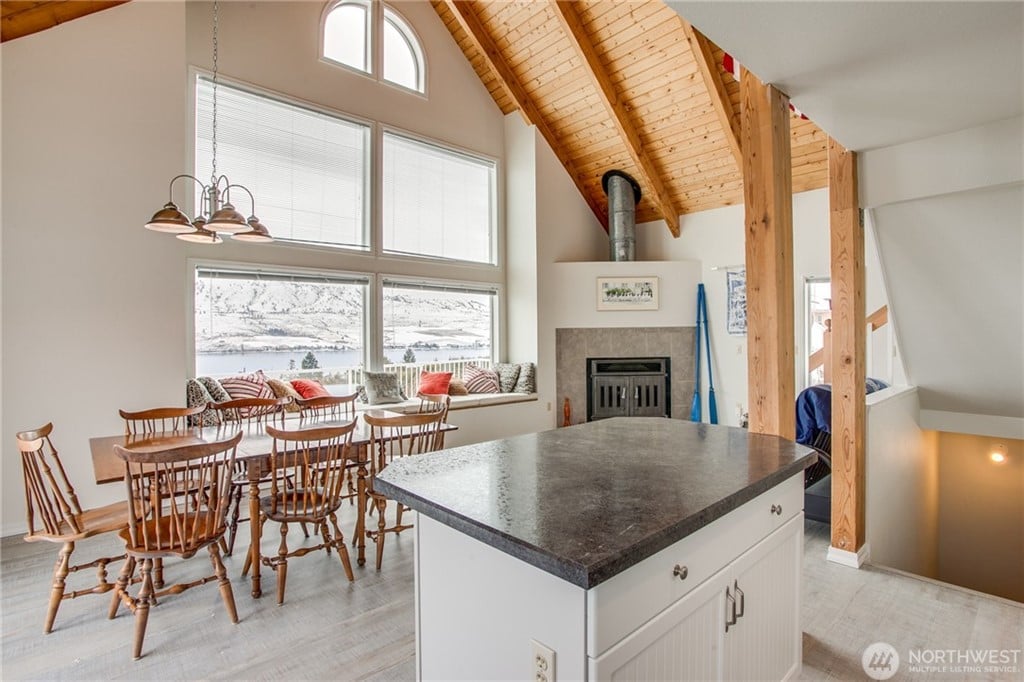 207 Riviera Dr