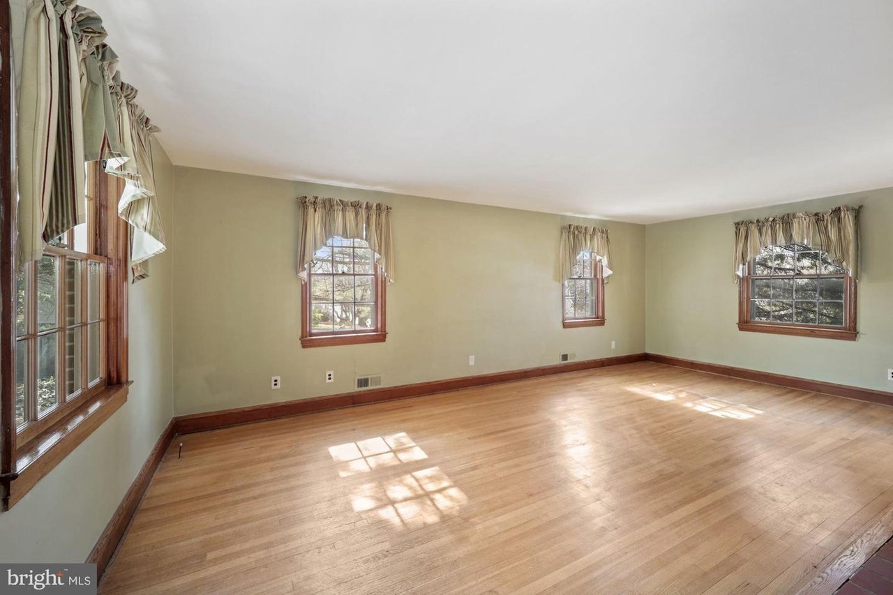 144 Archwood Ave
